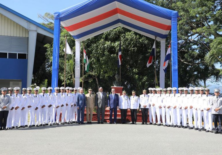 <em>Presidente Abinader encabeza graduación de 31 cadetes de la Policía Nacional</em>