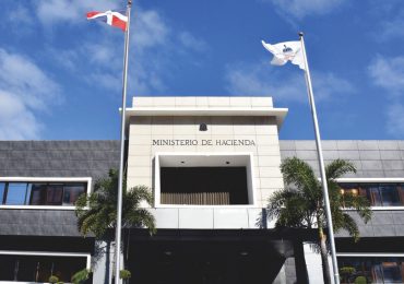 Standard & Poor’s mejora la calificación crediticia de República Dominicana y la sube a “BB”