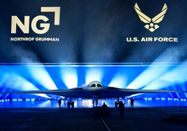 EEUU presenta el nuevo bombardero furtivo B-21