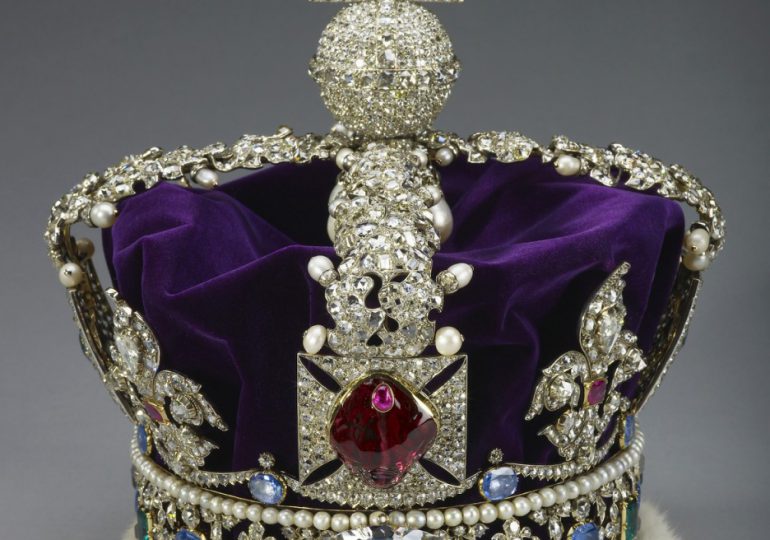 Monarquía británica modificará la corona de San Eduardo para Carlos III
