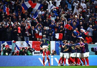 Francia supera a Inglaterra y mantiene sueño de repetir corona