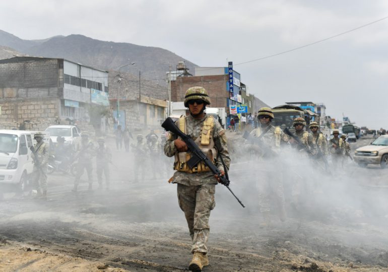 Muertos por protestas en Perú llegan a 18 tras choques con militares