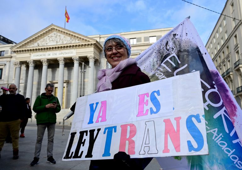 Los diputados españoles aprueban la "ley trans" que divide a la izquierda en el poder