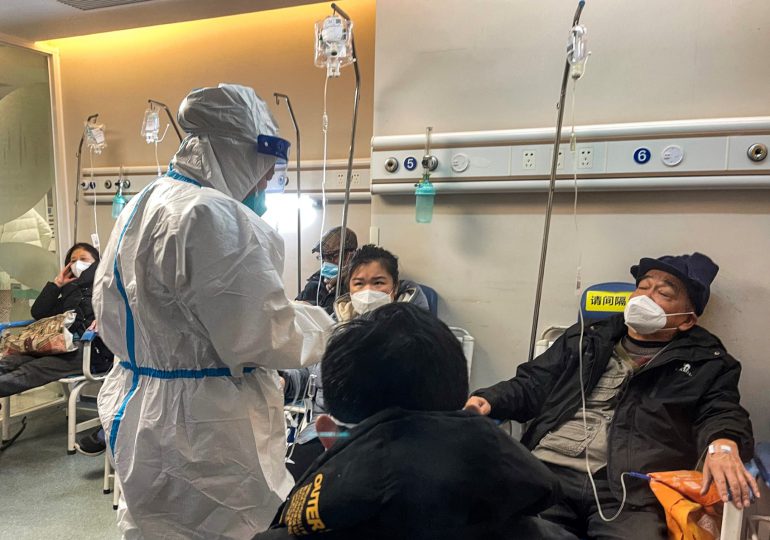Hospitales desbordados en China tras ola de casos por covid