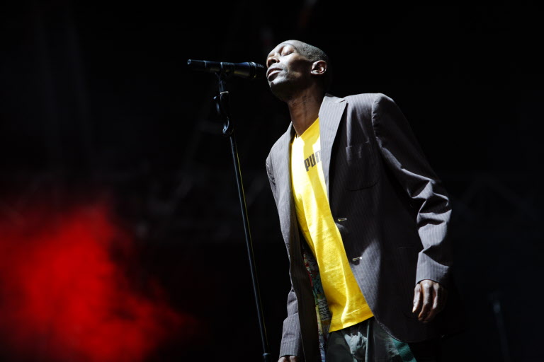 Murió el cantante británico Maxi Jazz, líder del grupo Faithless