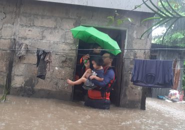 Al menos 11 muertos y decenas de miles evacuados por inundaciones en Filipinas