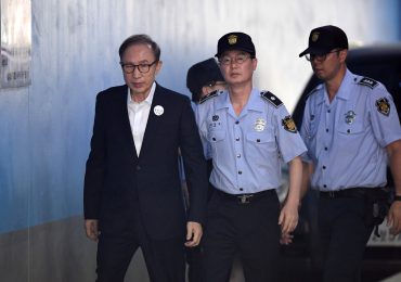 Corea del Sur indulta a expresidente Lee condenado por corrupción