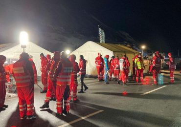 Ocho personas halladas ilesas y dos desaparecidas tras una avalancha en Austria