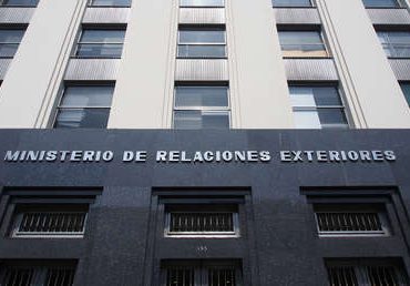 Cancillería de Perú convoca al embajador de México por "injerencia" en sus asuntos internos