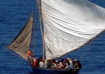 Un barco de emigrantes hatianos en ruta a EEUU llega a Cuba por mal tiempo