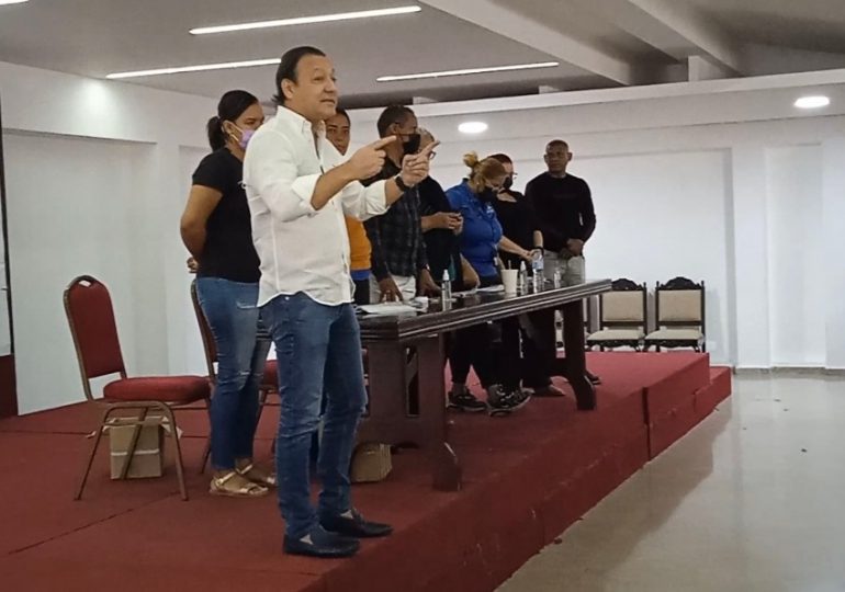 Abel Martínez participó en la entrega del salario catorce a los servidores de limpieza y aseo del municipio