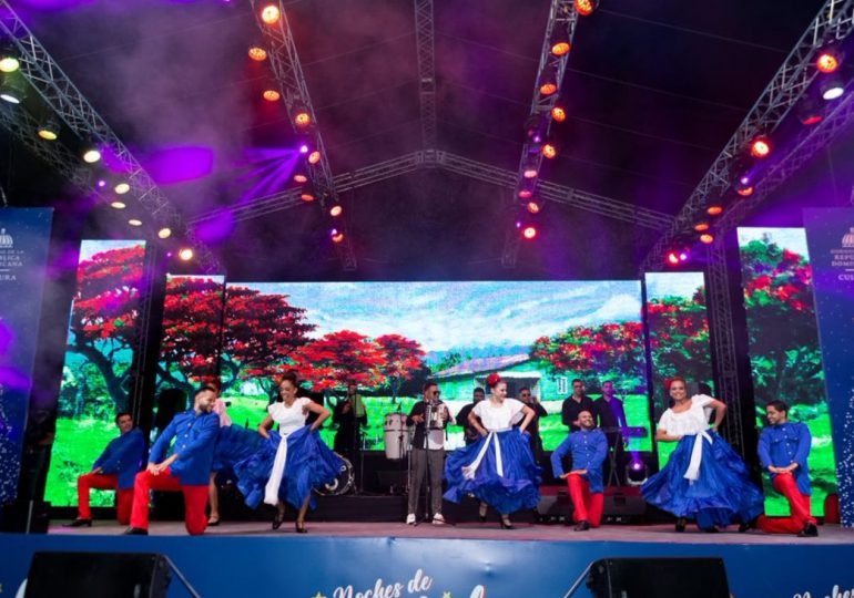 Éxito de asistencia a 'Noches de Navidad' en la Plaza de la Cultura durante su primer fin de semana