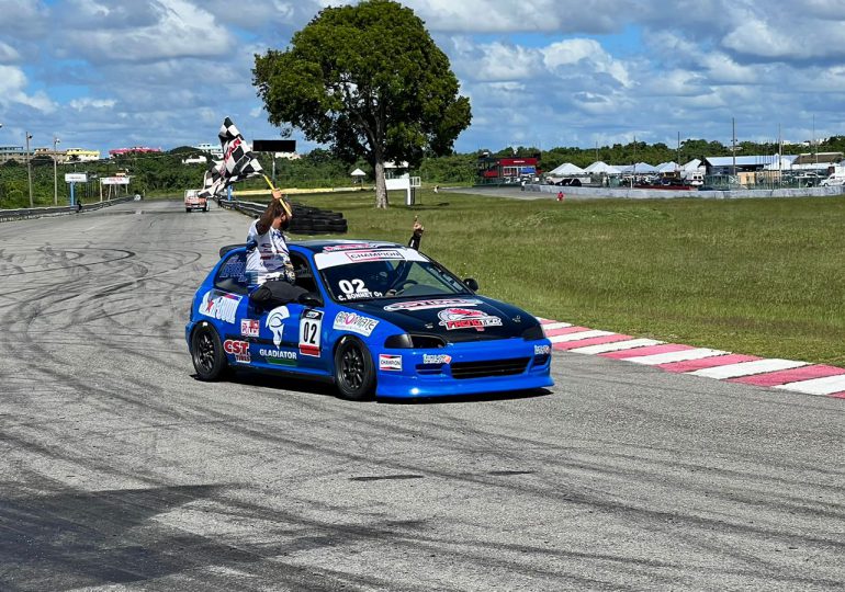 Equipo HRT hace historia en el automovilismo nacional Urbaez y Bonnet arrasan en la categoría SDS