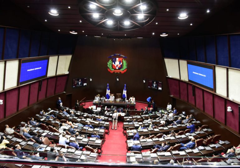 <em>Diputados aprueban Presupuesto General del Estado con rechazo de la oposición</em>