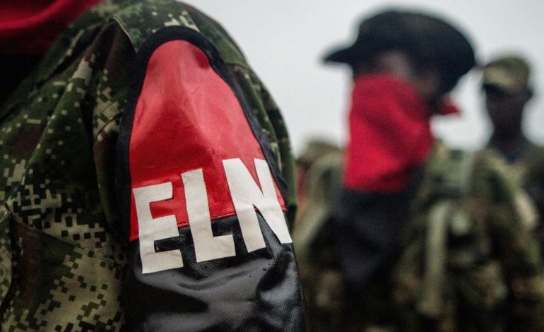 Casi 10.000 confinados por "paro armado" del ELN en región de Colombia