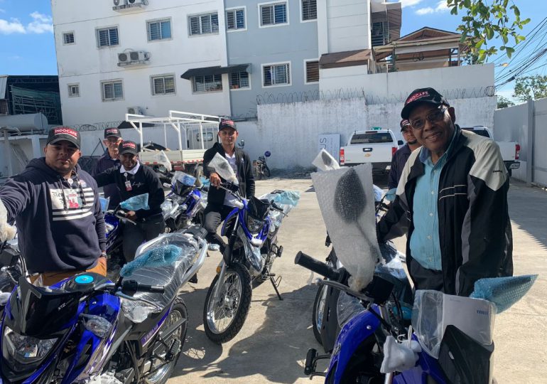 INDOCAFE entrega motocicletas y camionetas a técnicos de la institución