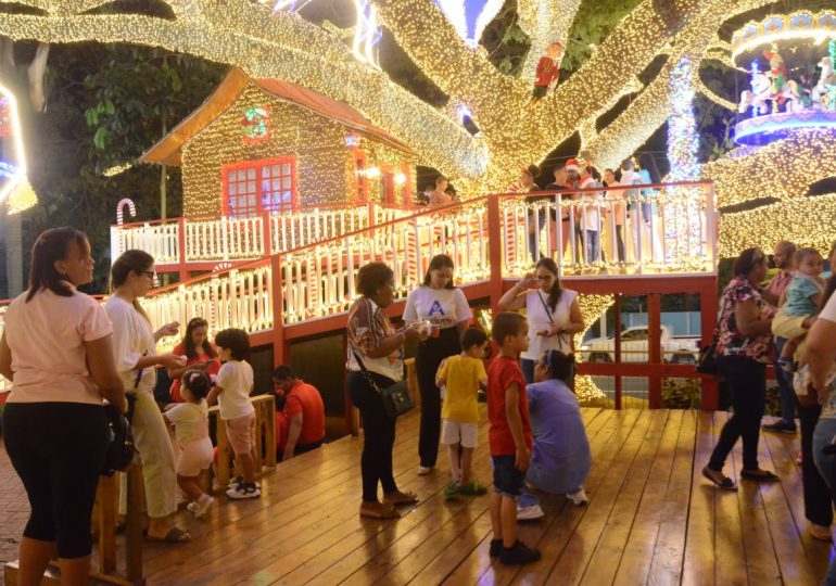 Alcaldía Santiago dedica a niños y niñas “Una noche de Inclusión” en la Casita de Santa y el árbol de Navidad