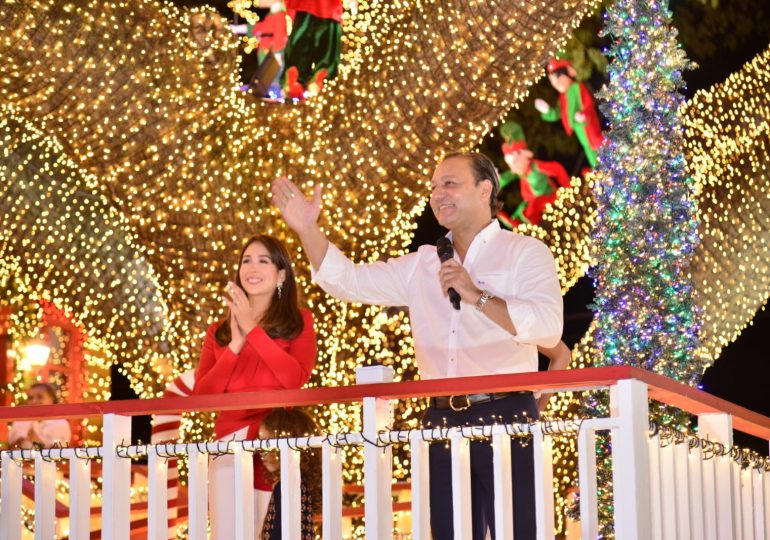 Abel Martínez y Nahiony Reyes envían mensaje de esperanza a la familia dominicana por Navidad