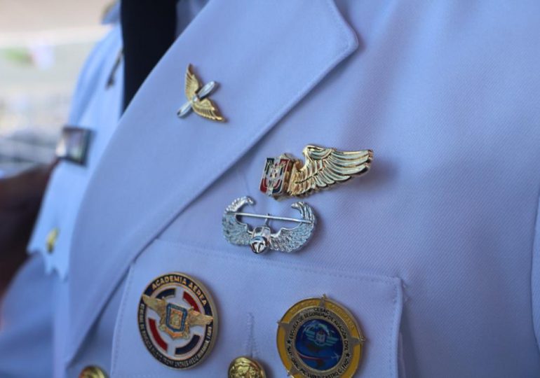 Academia Aérea gradúa oficiales con sus áreas de especialidad definidas
