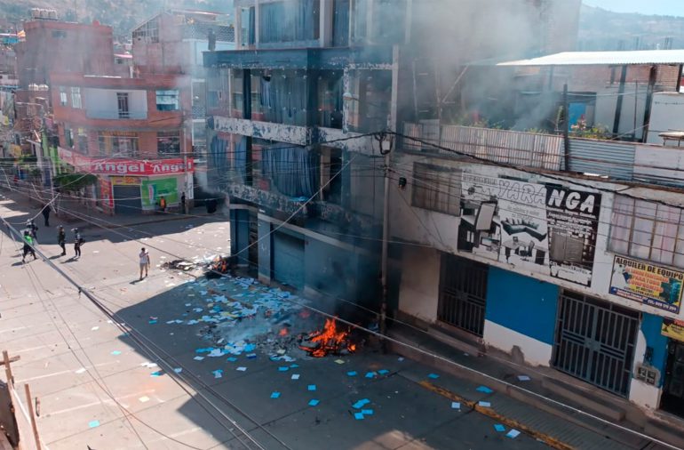 Incendian una Fiscalía en Perú tras la liberación de los presuntos asesinos de un joven