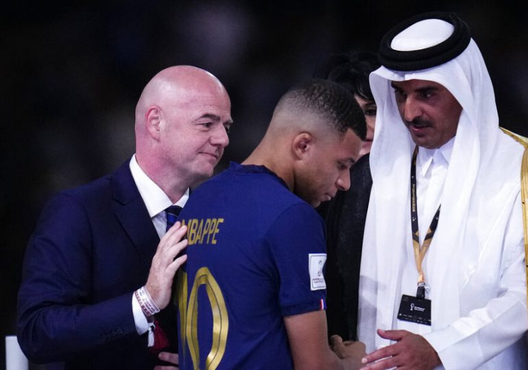 Catar ha "cumplido (su) promesa de organizar un campeonato excepcional", dijo el emir
