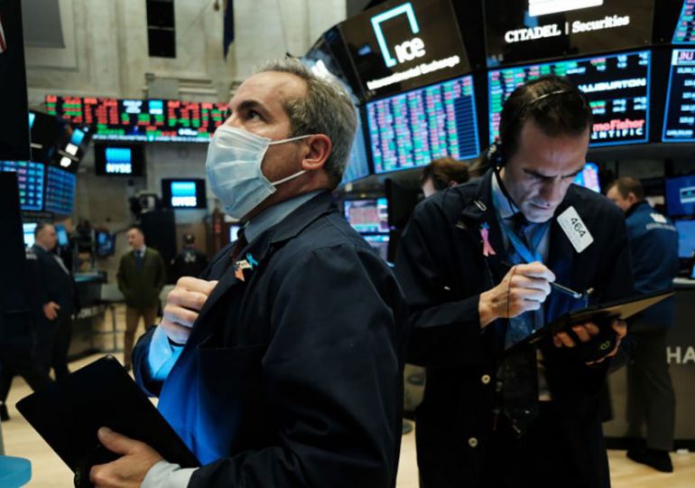 Wall Street termina a la baja preocupada por la economía