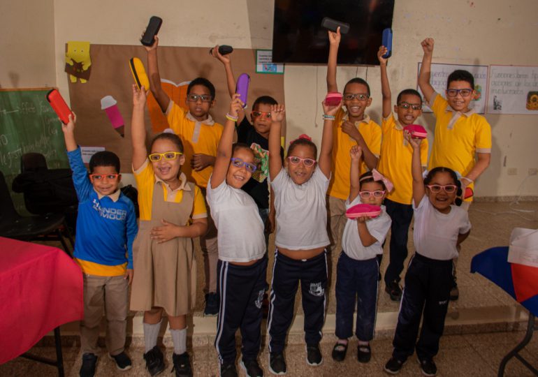 INABIE inició entrega de 446 lentes oftálmicos a escolares en la Línea Noroeste