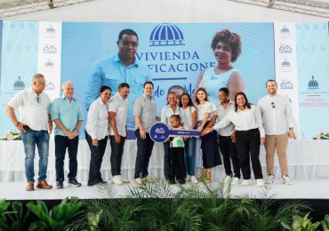 Vicepresidenta Peña y ministro Bonilla entregan 200 apartamentos en “Mi Vivienda Hato Nuevo”
