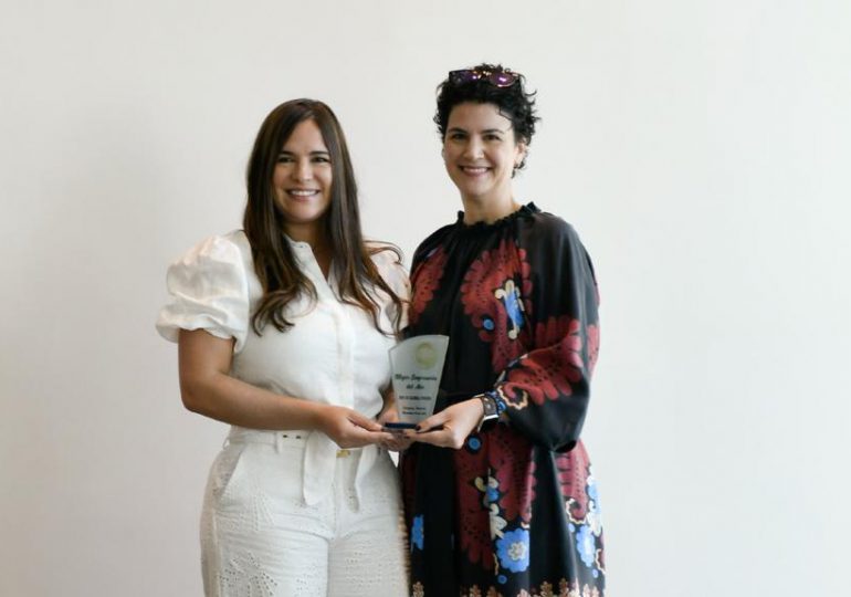 <strong>Amelia Vicini recibe galardón de “Mujer Empresaria de Latinoamérica” en el  She Is Global Forum 2022</strong>