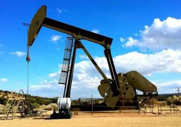 Energía y Minas firma contrato con empresa para facilitar exploraciones petroleras en RD