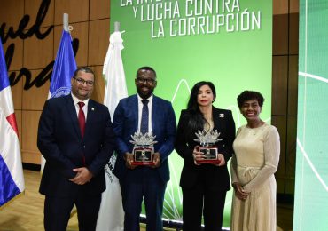 Participación Ciudadana otorga reconocimiento a Yeni Berenice y Wilson Camacho
