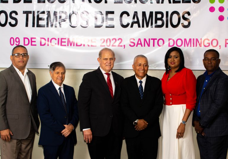 Llaman a profesionales a ser éticos y desempeñar los roles con transparencia en Santo Domingo Este