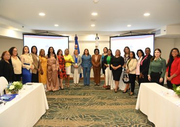 Ministerio de la Mujer realiza encuentro con legisladoras para discutir agenda legislativa de igualdad