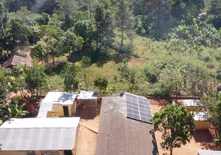CNE lleva energía eléctrica por primera vez a zonas rurales en Elías Piña