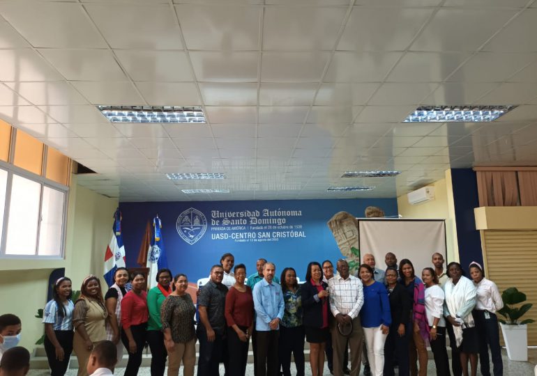 Efemérides Patrias dona cientos de libros a la Universidad Autónoma de Santo Domingo (UASD), en San Cristóbal