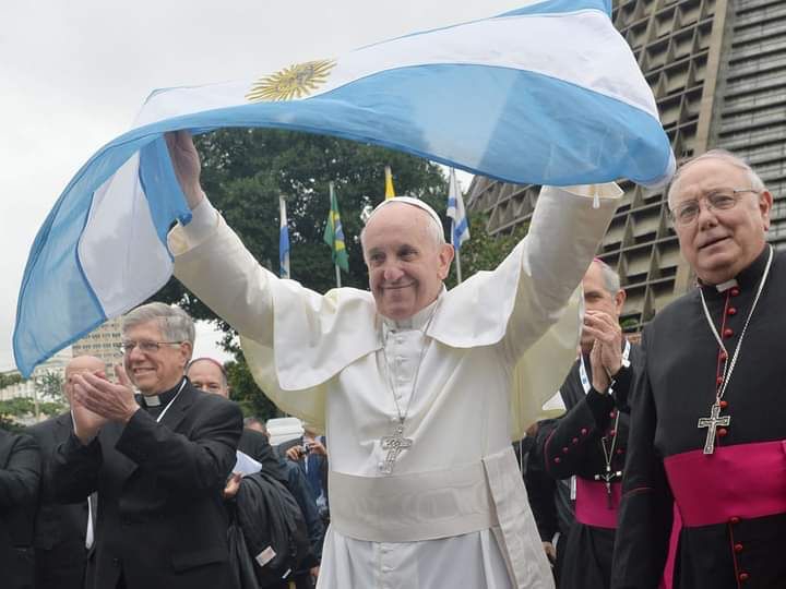 Papa Francisco llama al campeón del Mundial a festejar desde la humildad