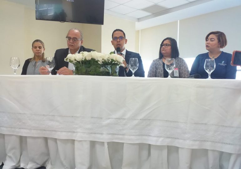 Hospital Metropolitano de Santiago recibe acreditación internacional de servicios de salud