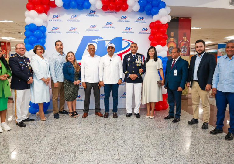 Departamento Aeroportuario recibe dominicanos a ritmo de güira y tambora en el AILA