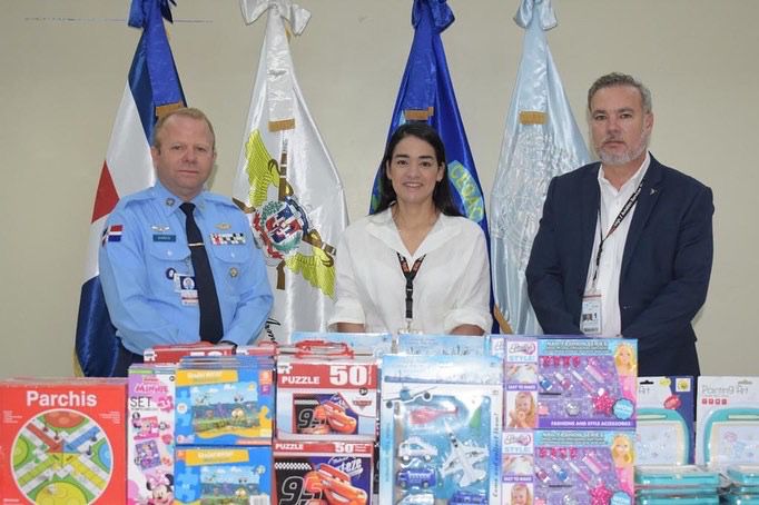 Sky High Dominicana realiza donación de juguetes al CESAC
