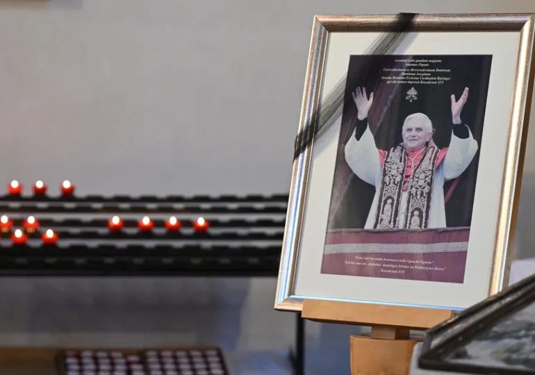 Benedicto XVI será enterrado en una cripta de la basílica de San Pedro