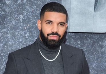 Drake estrena collar con 42 diamantes de compromiso por las veces que pensó pedir matrimonio
