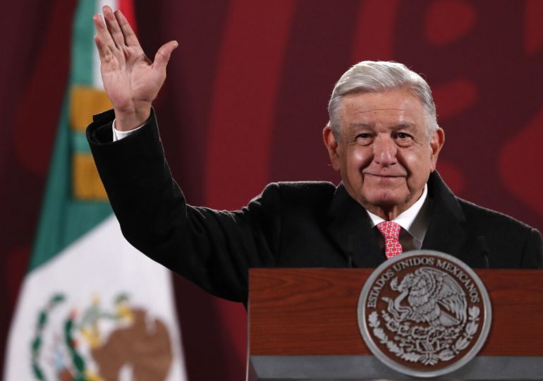 Para México, Pedro Castillo "sigue siendo" presidente de Perú, afirma López Obrador
