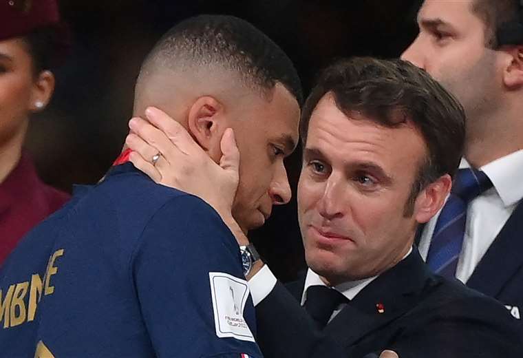 Actitud de Macron con Mbappé fue "ridícula" dice la oposición francesa
