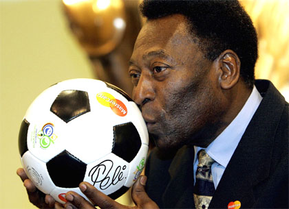Pelé sigue estable con "buena respuesta" a infección respiratoria
