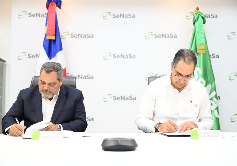 Comisionado de Béisbol y Senasa firman acuerdo que beneficiará a peloteros y entrenadores