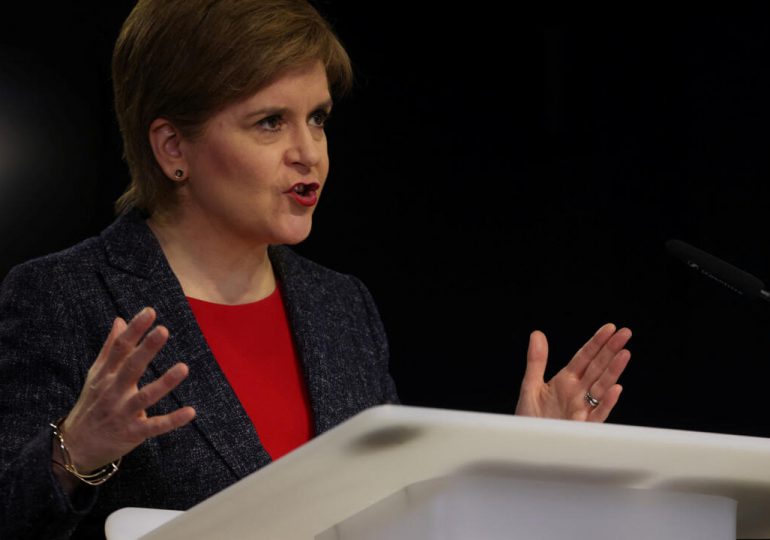 Escocia advierte de confrontación con el gobierno británico por ley sobre cambio de género