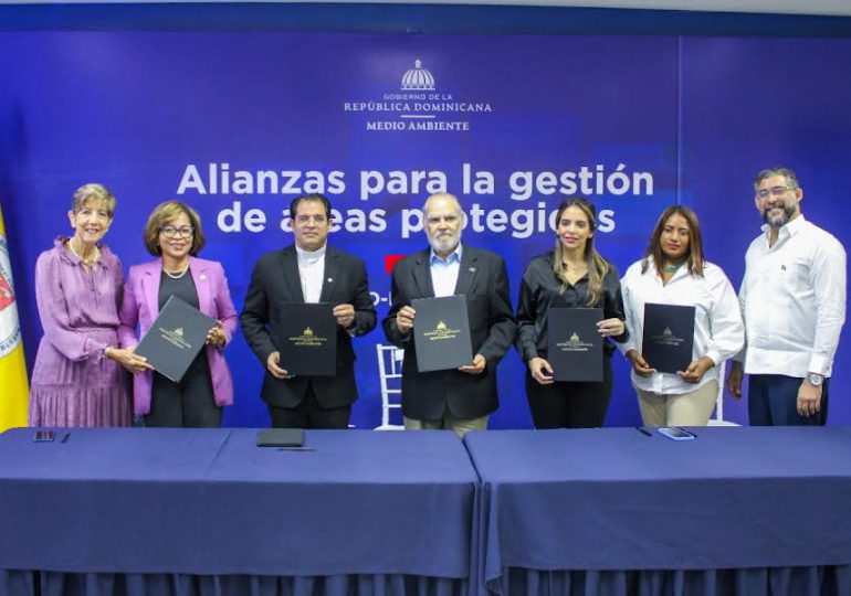 Medio Ambiente firma acuerdo de co-manejo para refuerzo en la gestión del Refugio de Vida Silvestre Bahía de Luperón
