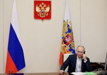Putin preside despliegue de buque con misiles hipersónicos