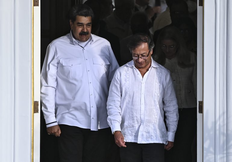 Venezuela expresa apoyo a tregua en Colombia tras reunión Maduro-Petro