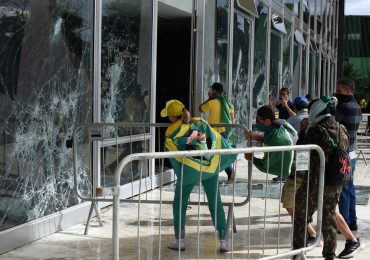 España ve "rastro trumpista" en asalto de bolsonaristas en Brasil